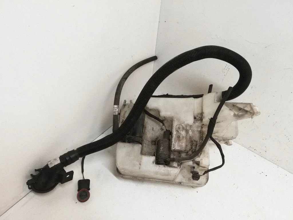 Windshield washer fluid reservoir/tank 6166717944901