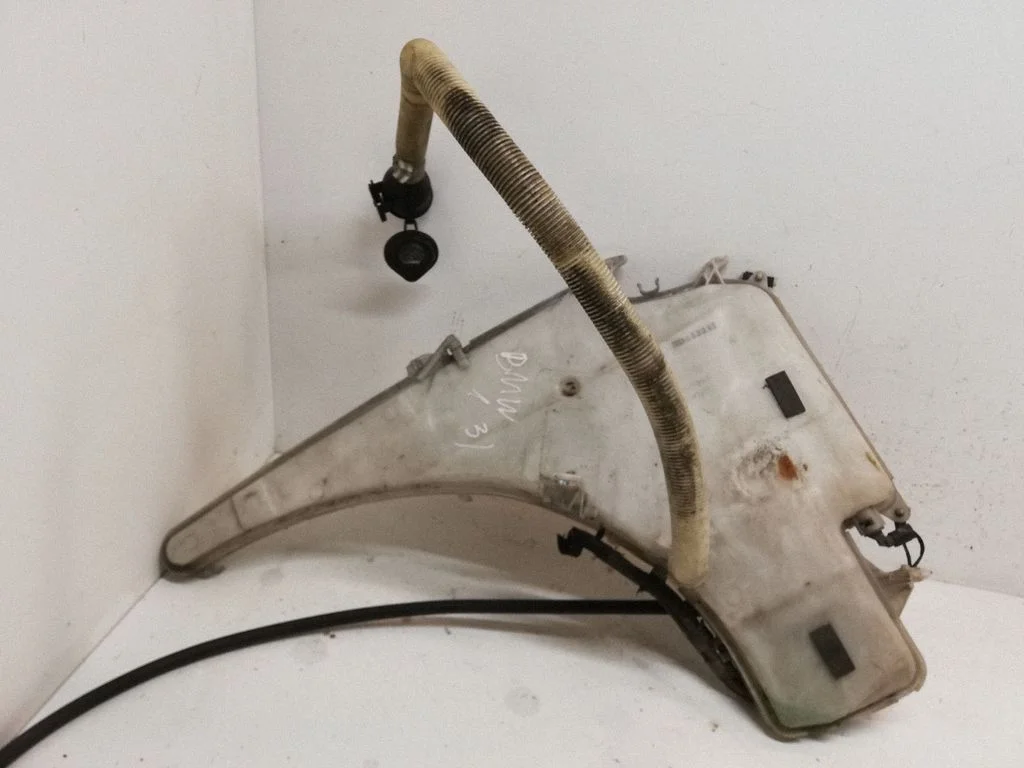 Windshield washer fluid reservoir/tank – BMW 1 Series E82 E88 (2007-2014)