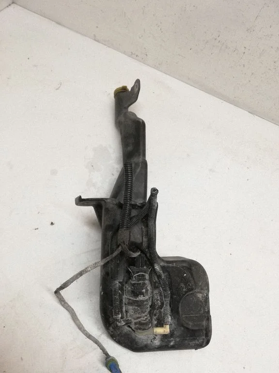 Windshield washer fluid reservoir/tank