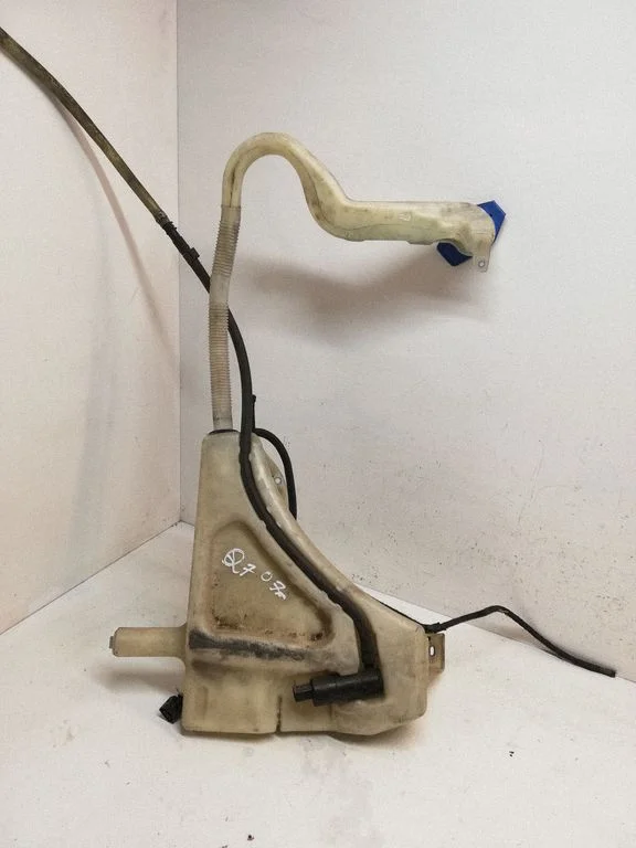 Windshield washer fluid reservoir/tank – Audi Q7 4L (2005-2015)