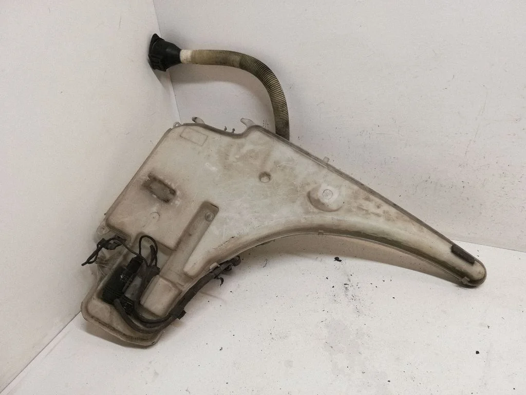 Windshield washer fluid reservoir/tank 6167706899816