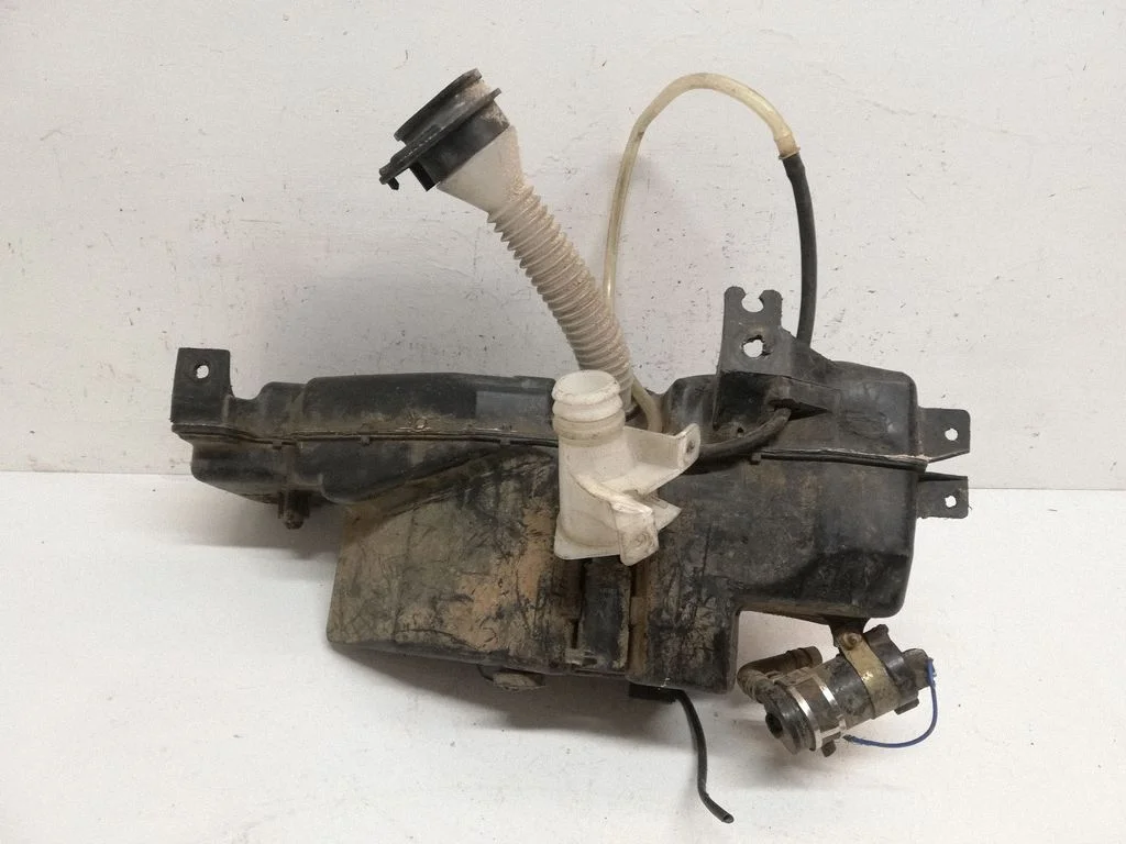 Windshield washer fluid reservoir/tank – Mitsubishi Pajero Sport I (1996-2008)