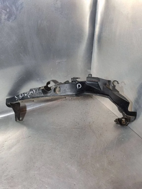 Headlight/headlamp mounting bracket 7116708