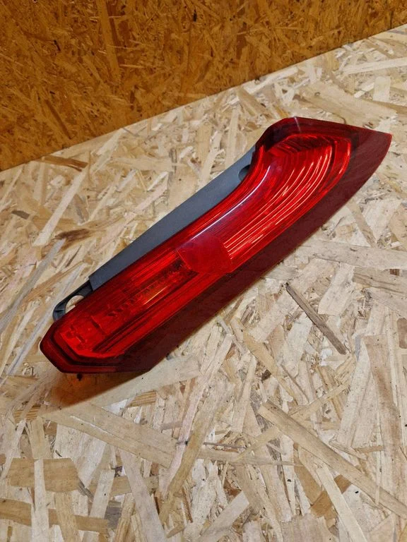 Rear/tail lights – Honda CR-V (2013-2016)