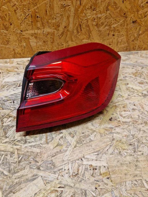 Rear/tail lights H1BB13404AF