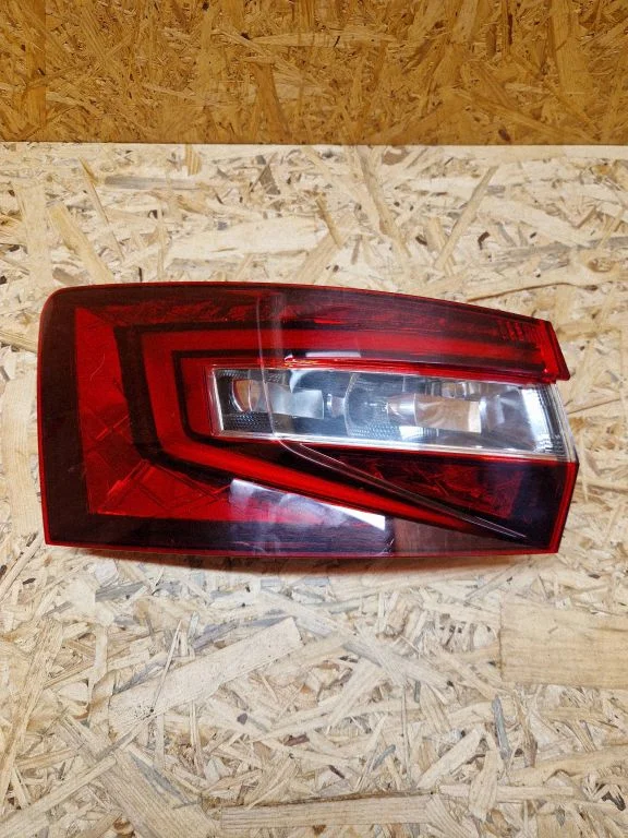 Rear/tail lights 3V9945207A