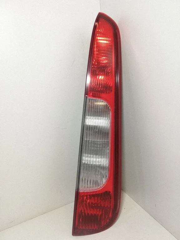 Rear/tail lights – right