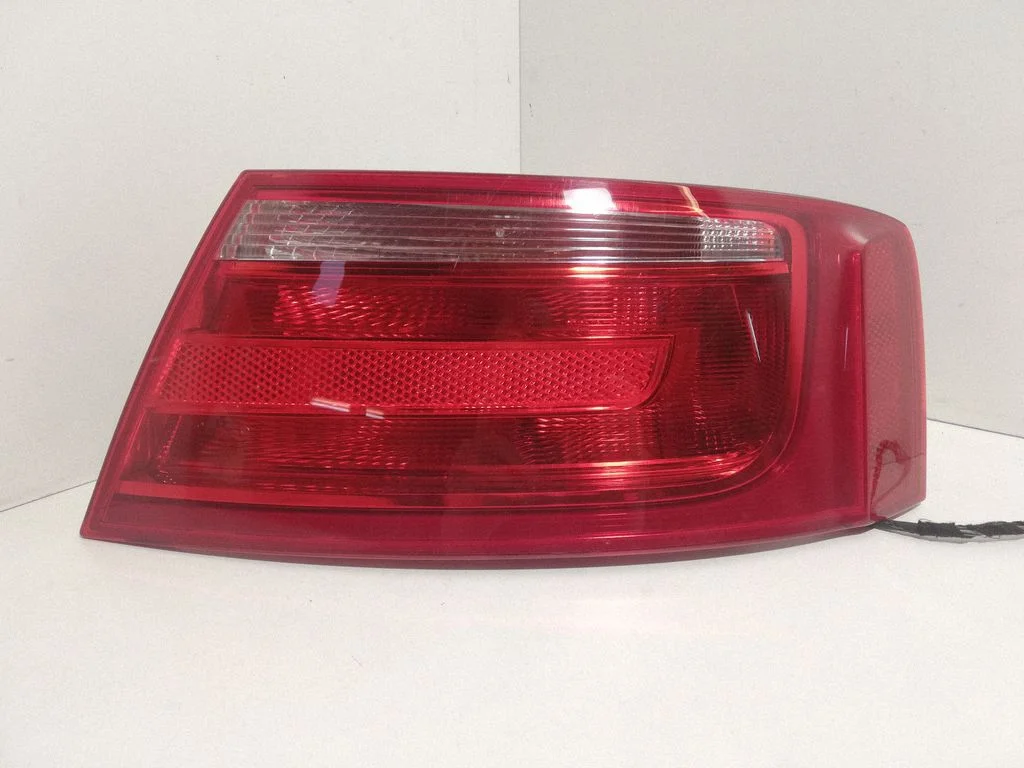 Rear/tail lights 8T0945096
