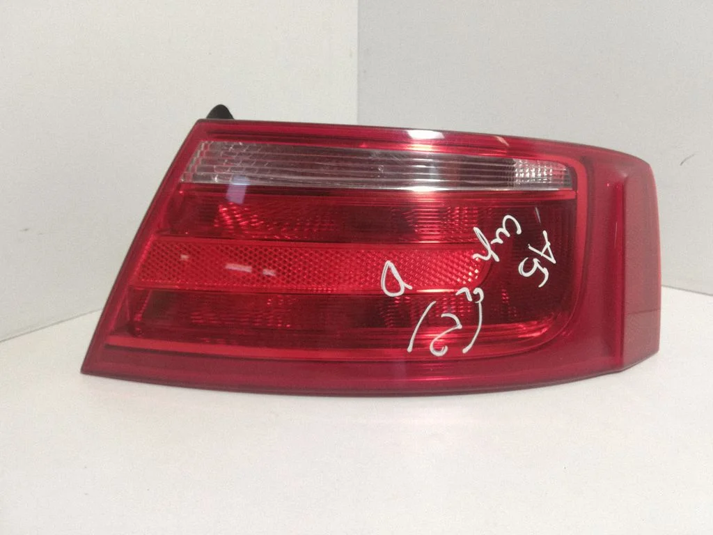 Rear/tail lights 8T0945096