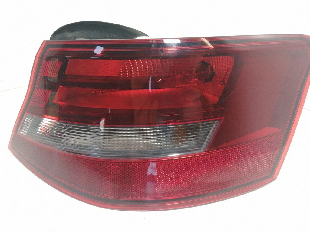 Rear/tail lights 8V3945096C