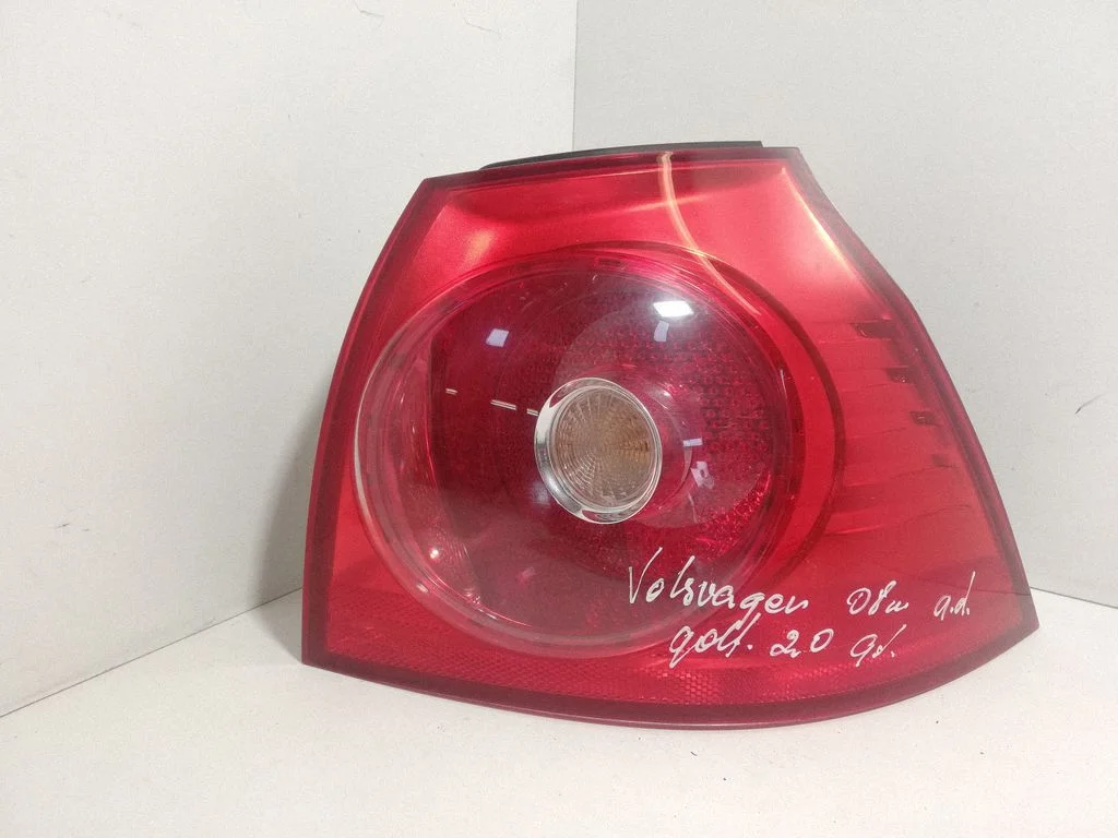 Lampa tylna w błotniku 1K6945096AC