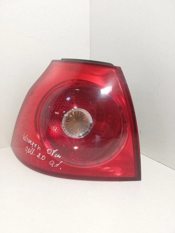 Lampa tylna w błotniku 1K6945095AC