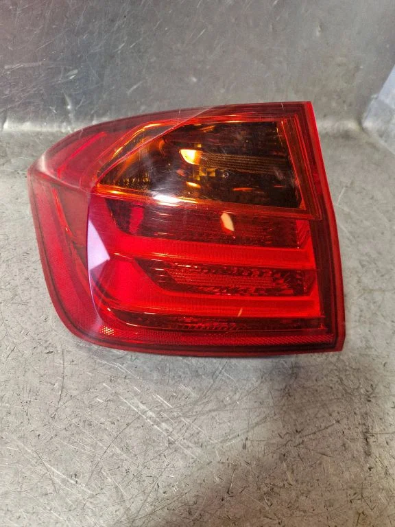 Lampa tylna w błotniku 7312845
