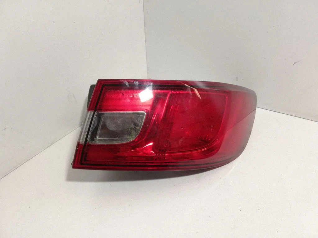 Lampa tylna w błotniku 265502631R