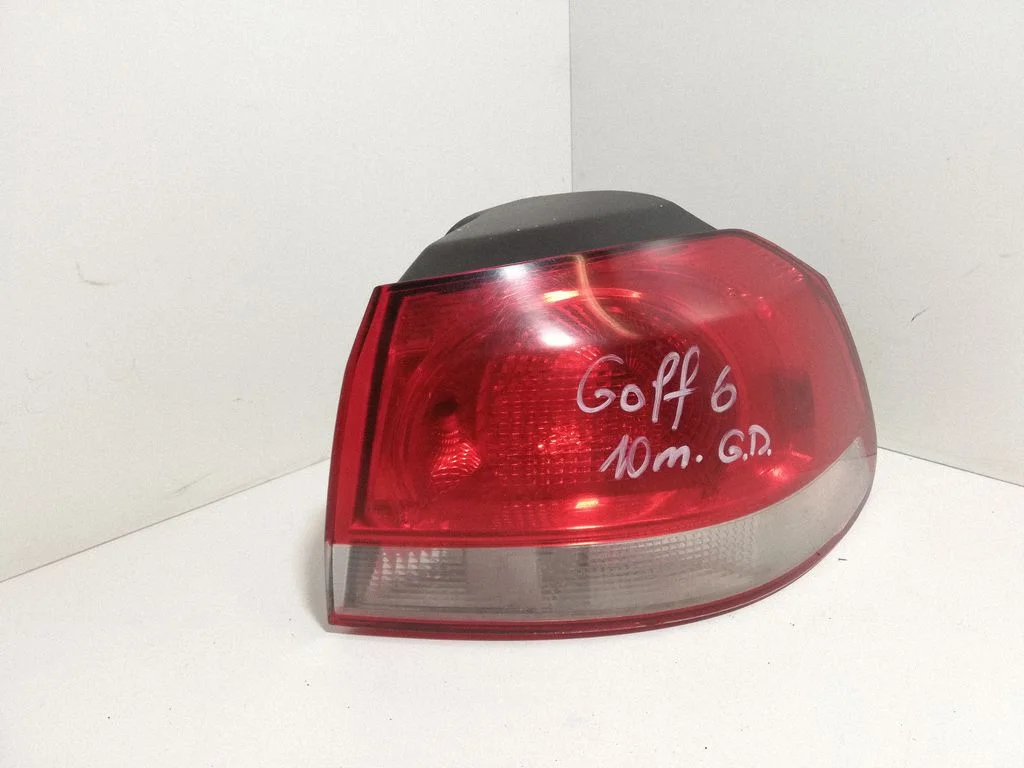 Lampa tylna w błotniku 5K0945112
