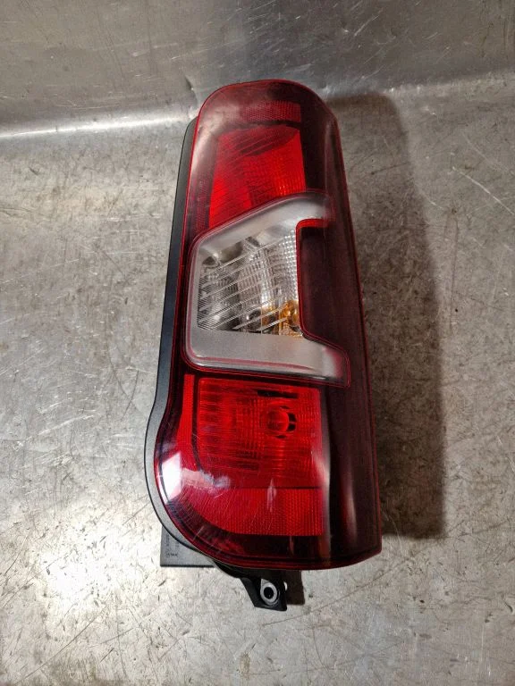 Rear/tail lights 200100007RH