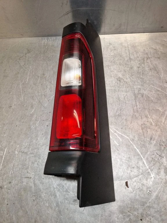 Rear/tail lights 265504656R
