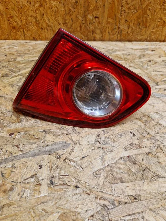 Tailgate rear/tail lights – Nissan Qashqai+2 (2008-2010)