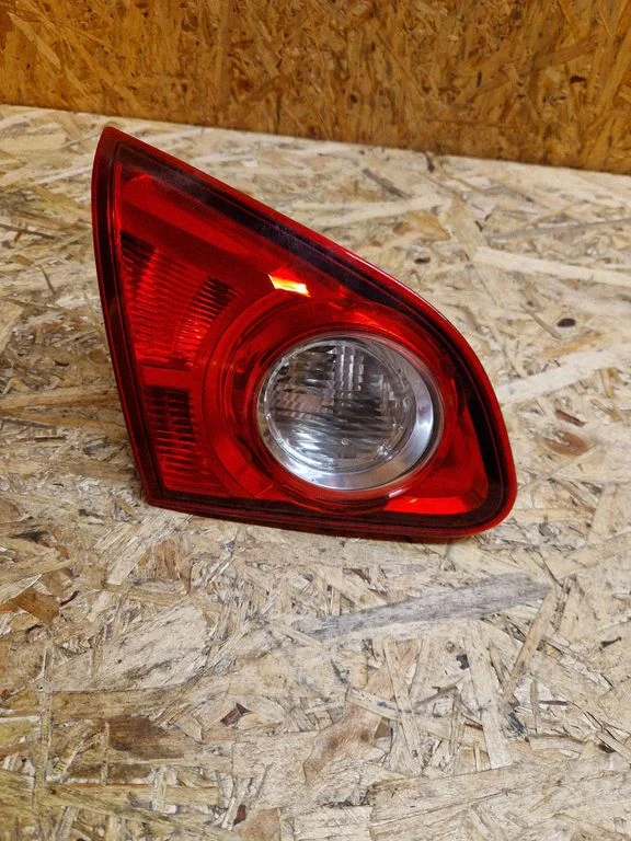 Tailgate rear/tail lights – Nissan Qashqai+2 (2008-2010)