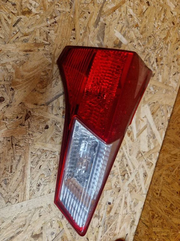 Tailgate rear/tail lights 815900R010