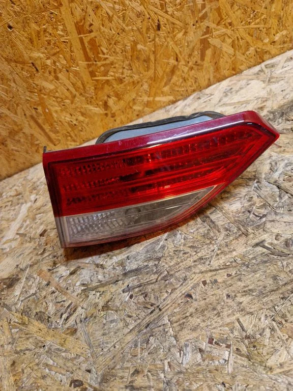 Tailgate rear/tail lights 92404A62