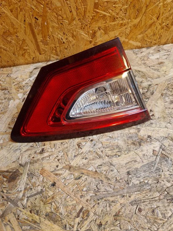 Tailgate rear/tail lights DS7313A603