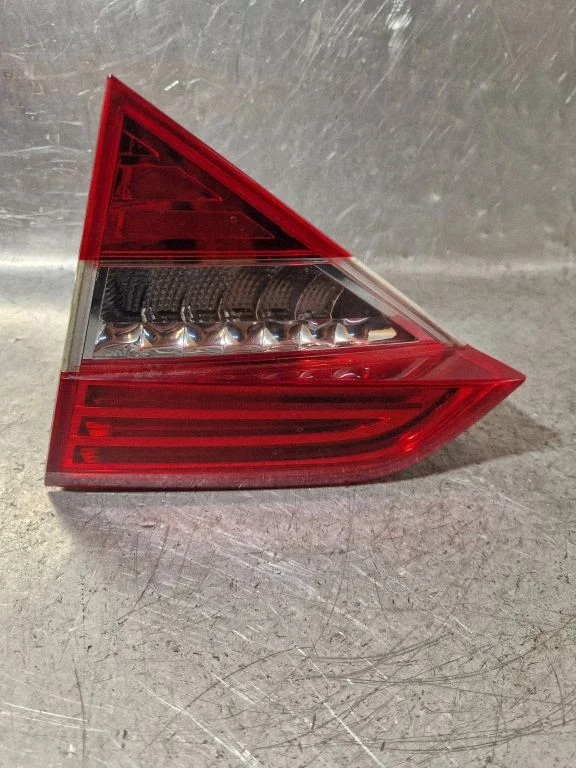 Tailgate rear/tail lights 3T5945094B