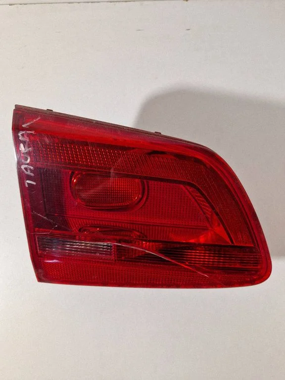 Tailgate rear/tail lights 1T0945093