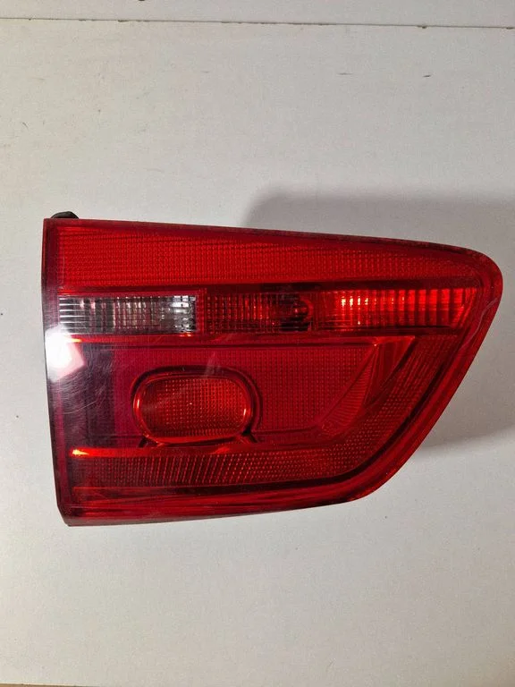 Tailgate rear/tail lights 1T0945094