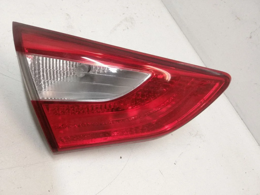 Tailgate rear/tail lights 92403A50