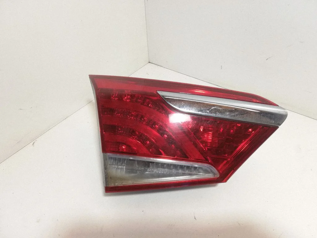 Tailgate rear/tail lights 924033Z000