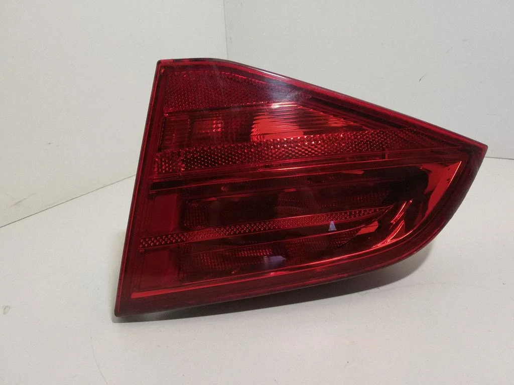 Lampa tylna w klapie 21968002