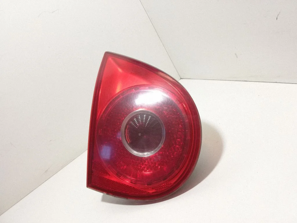 Lampa tylna w klapie 1K6945093G