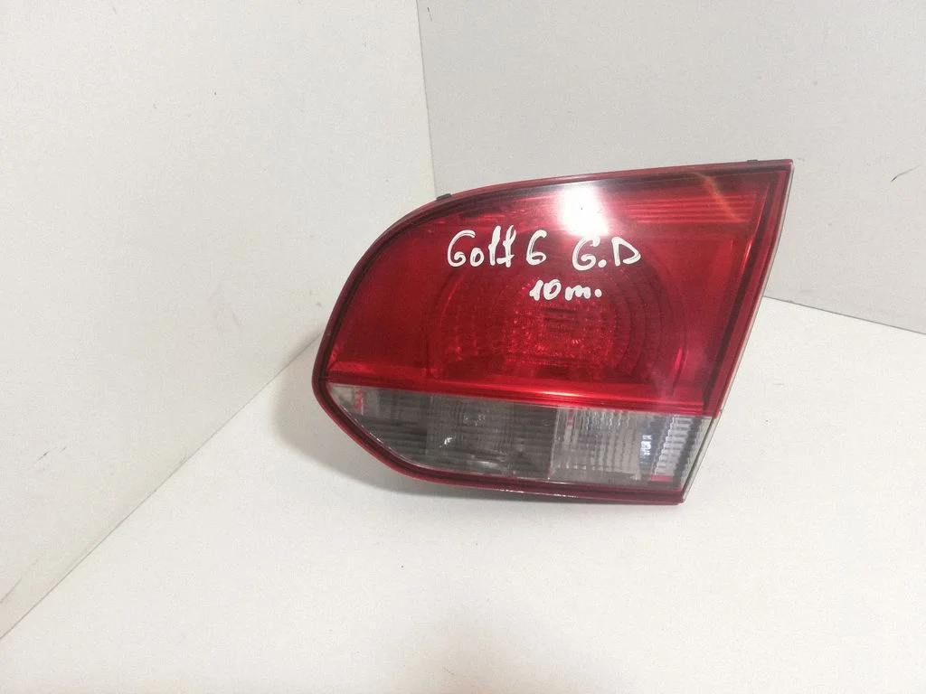 Lampa tylna w klapie 5K0945108