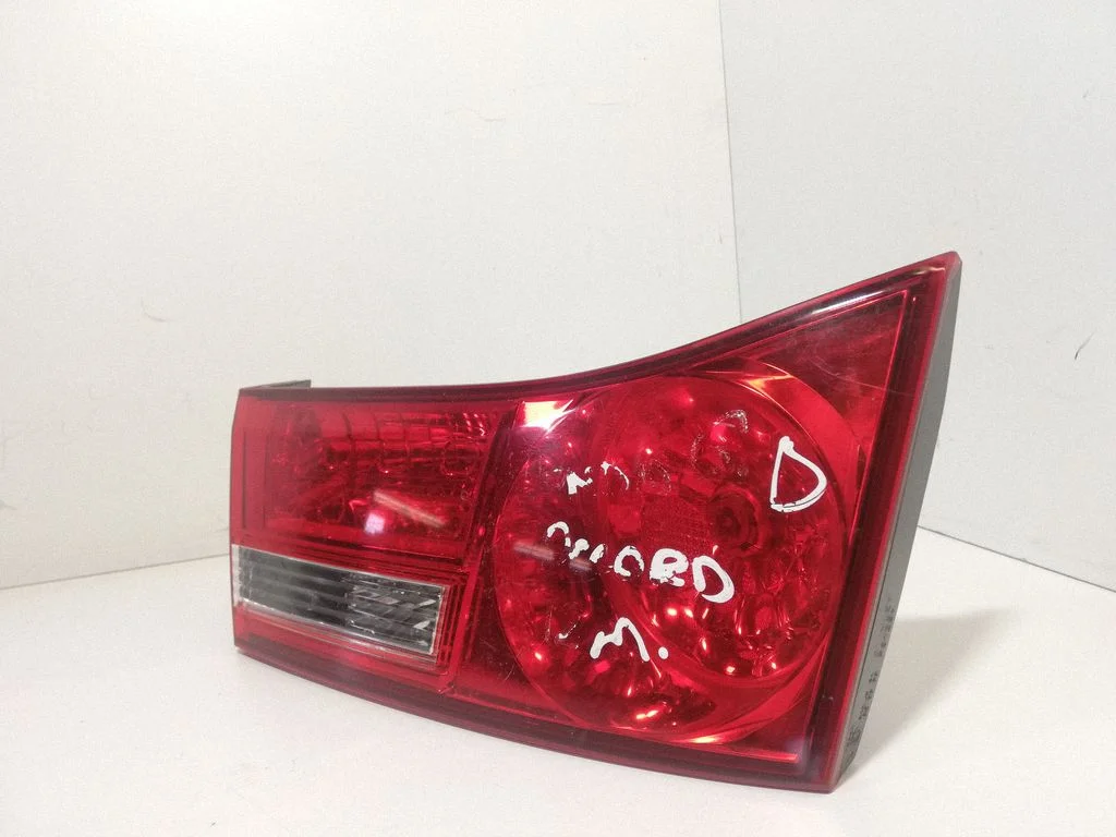 Tailgate rear/tail lights P8129R