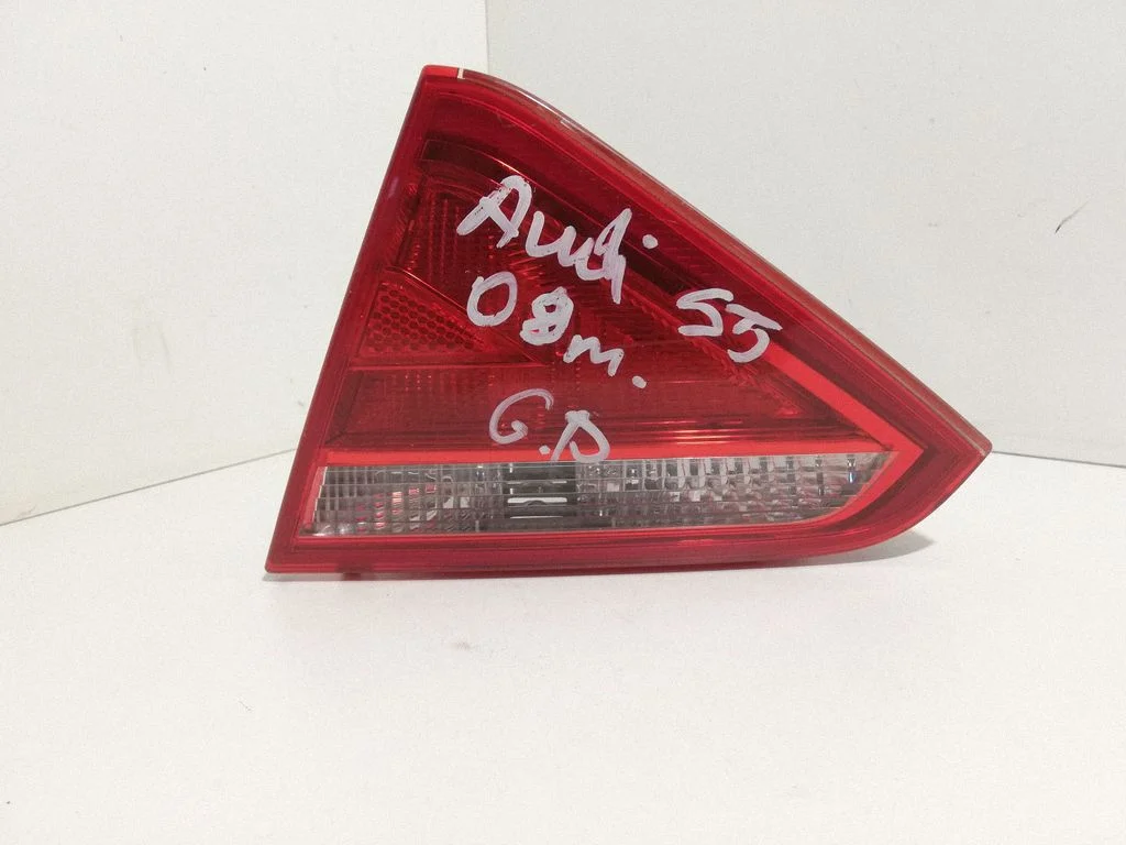 Tailgate rear/tail lights 8T0945094