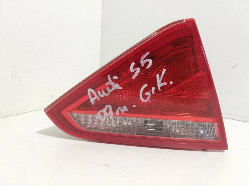 Tailgate rear/tail lights 8T0945093