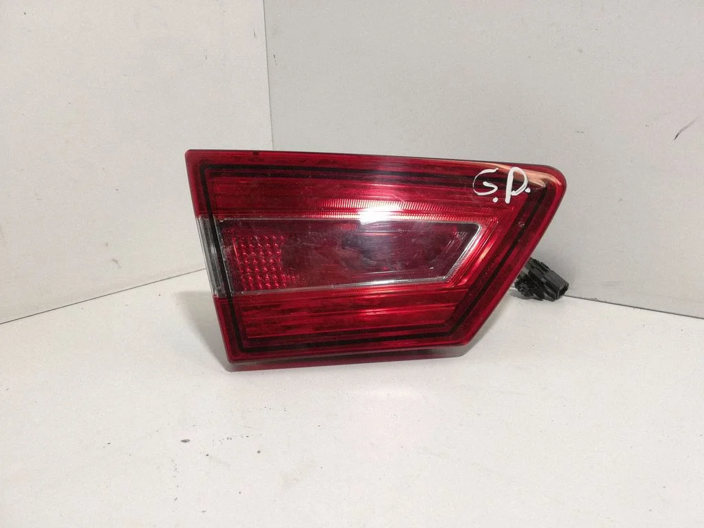 Lampa tylna w klapie 265552424R