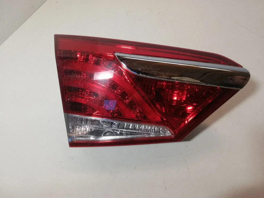Tailgate rear/tail lights 924033Z001