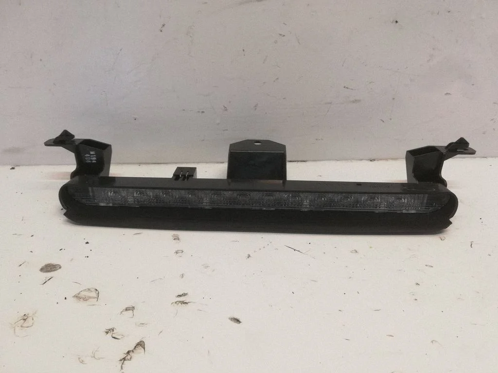 Third/center stoplight – Volvo XC70 (2014-2016)