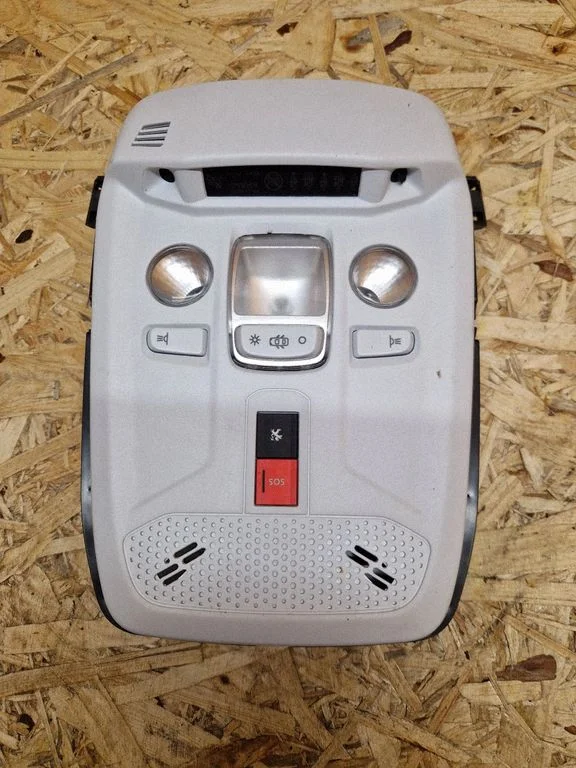 Lampka przednich siedzeń 9823297880