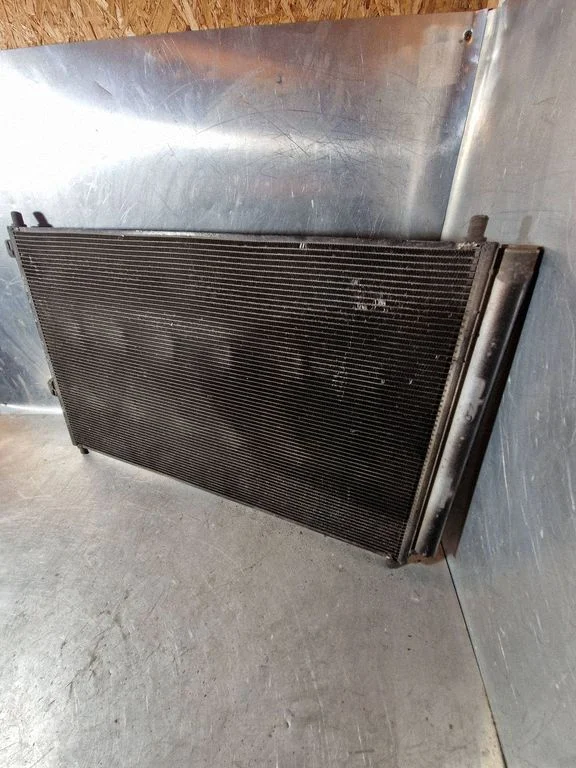 Kliimaseadme jahutusradiaator (kondensaator) – Toyota RAV 4 (XA30) (2006-2016)