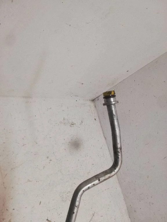 Air conditioning (A/C) pipe/hose