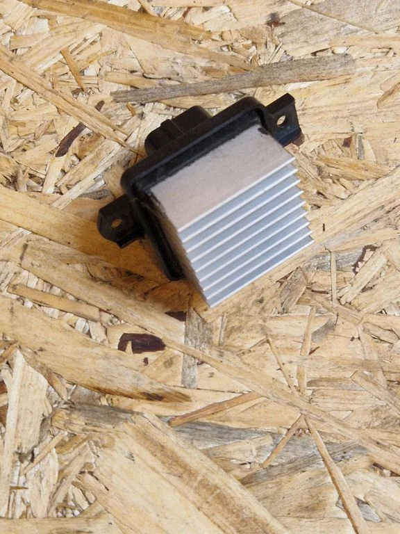 Heater blower motor/fan resistor – Mitsubishi Outlander (2013-2021)