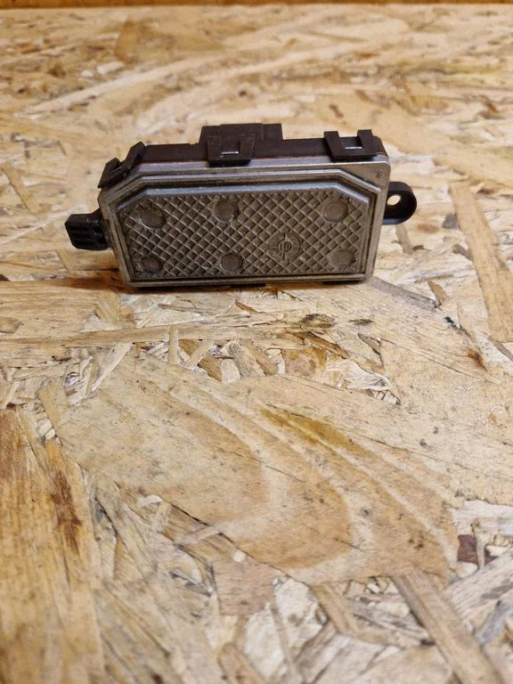 Heater blower motor/fan resistor 6G9T19E624DB