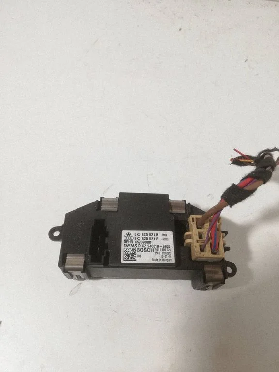 Heater blower motor/fan resistor 8K0820521B