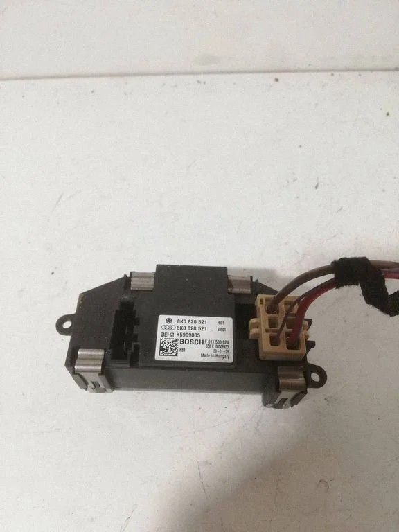 Heater blower motor/fan resistor 8K0820521