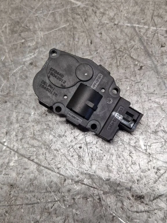 Air flap motor/actuator – Volkswagen Touareg II (2010-2018)