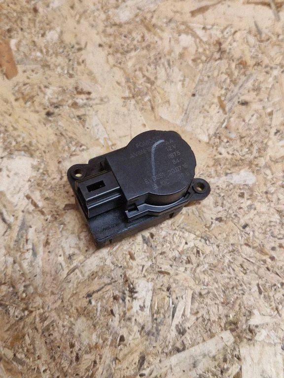Air flap motor/actuator AV6N19E616AA