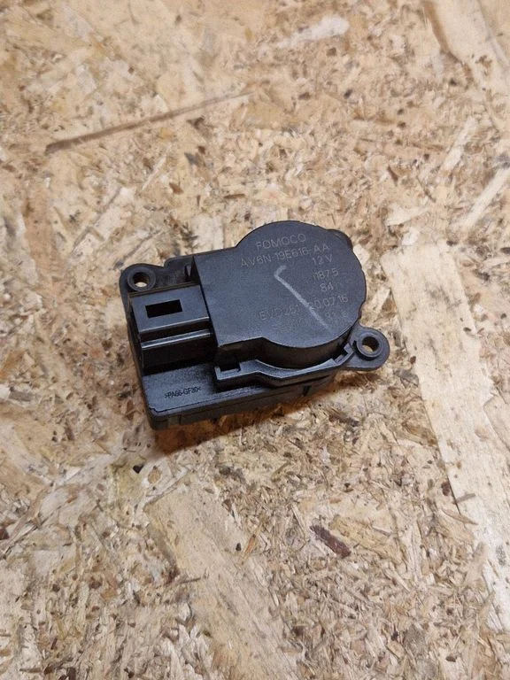Air flap motor/actuator AV6N19E616AA